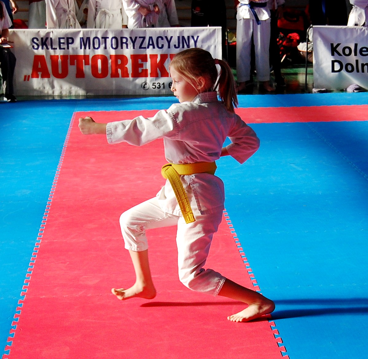 Zdjęcie przedstawia Lenę Danielczyk 2 złote medale