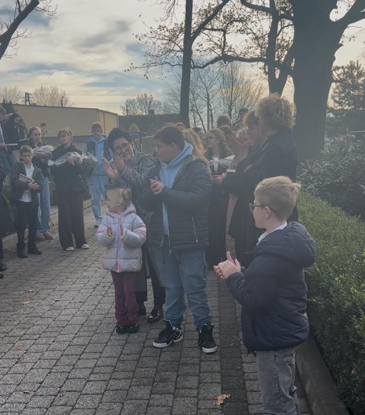 zdjęcie przedstawia podopiecznych Domu Dziecka