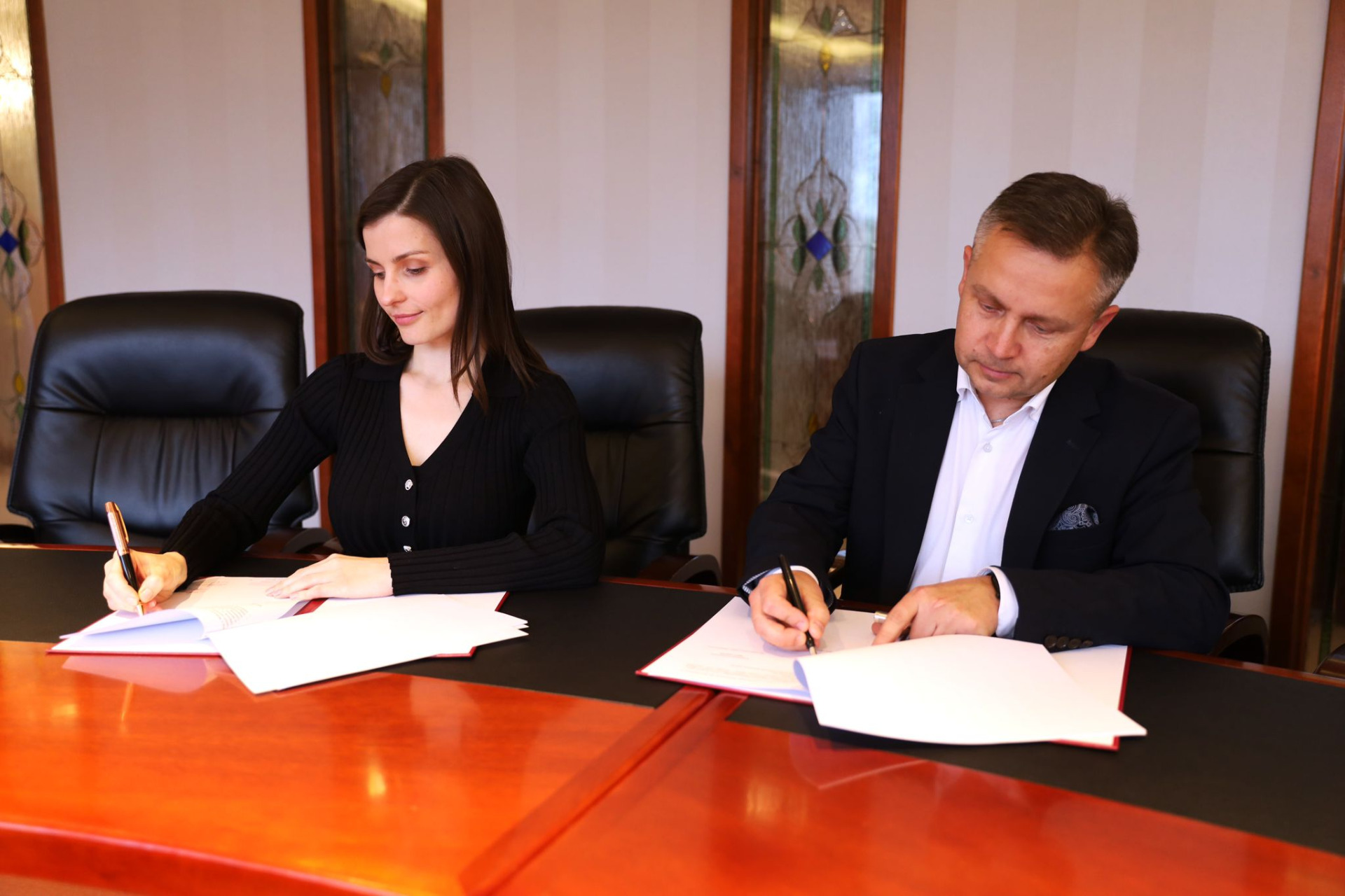 Starosta Gostyński i Wojewoda Wielkopolska podpisują umowę dotacyjną