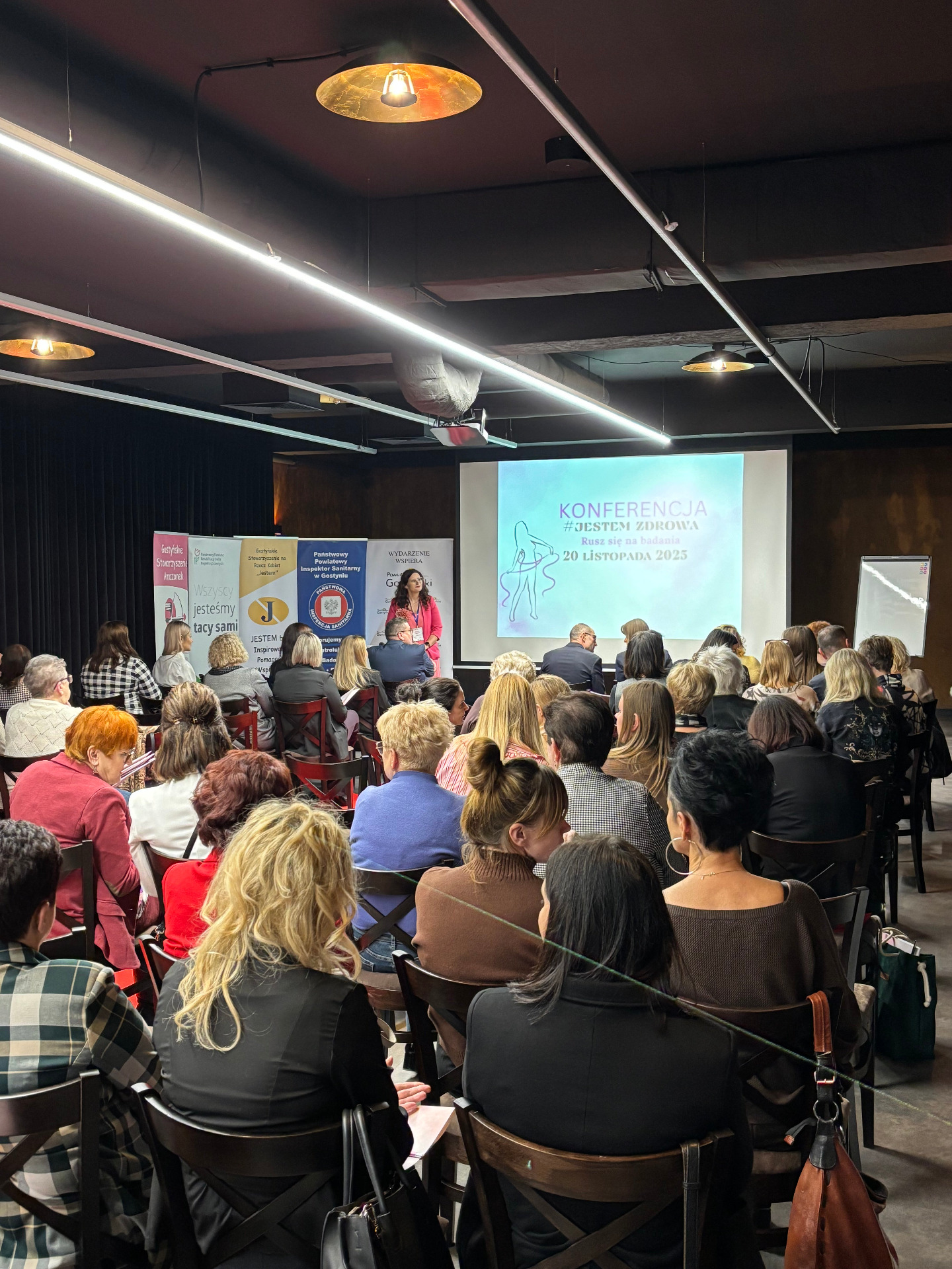 zdjęcie przedstawia uczestników konferencji