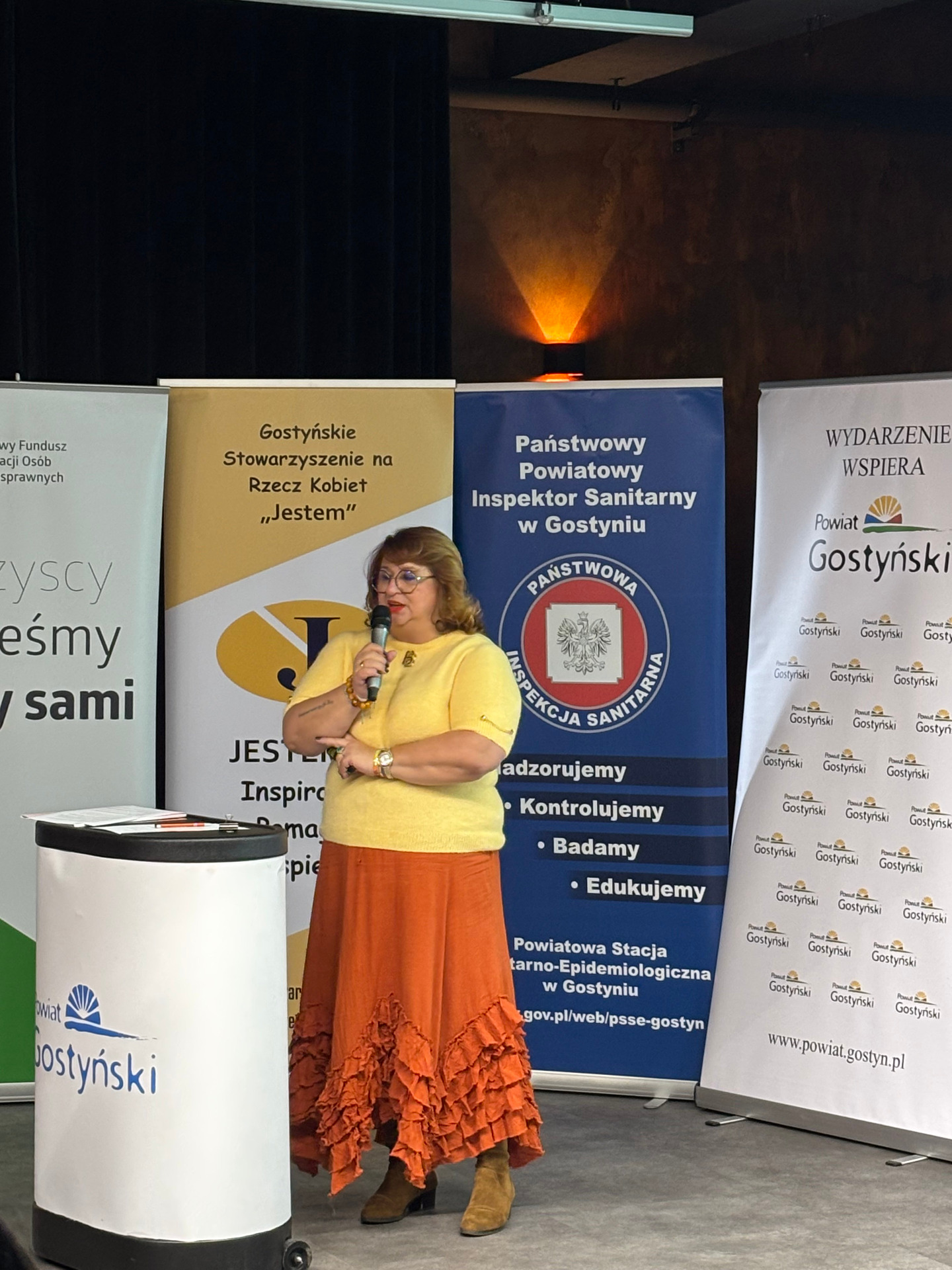 zdjęcie przedstawia uczestników konferencji