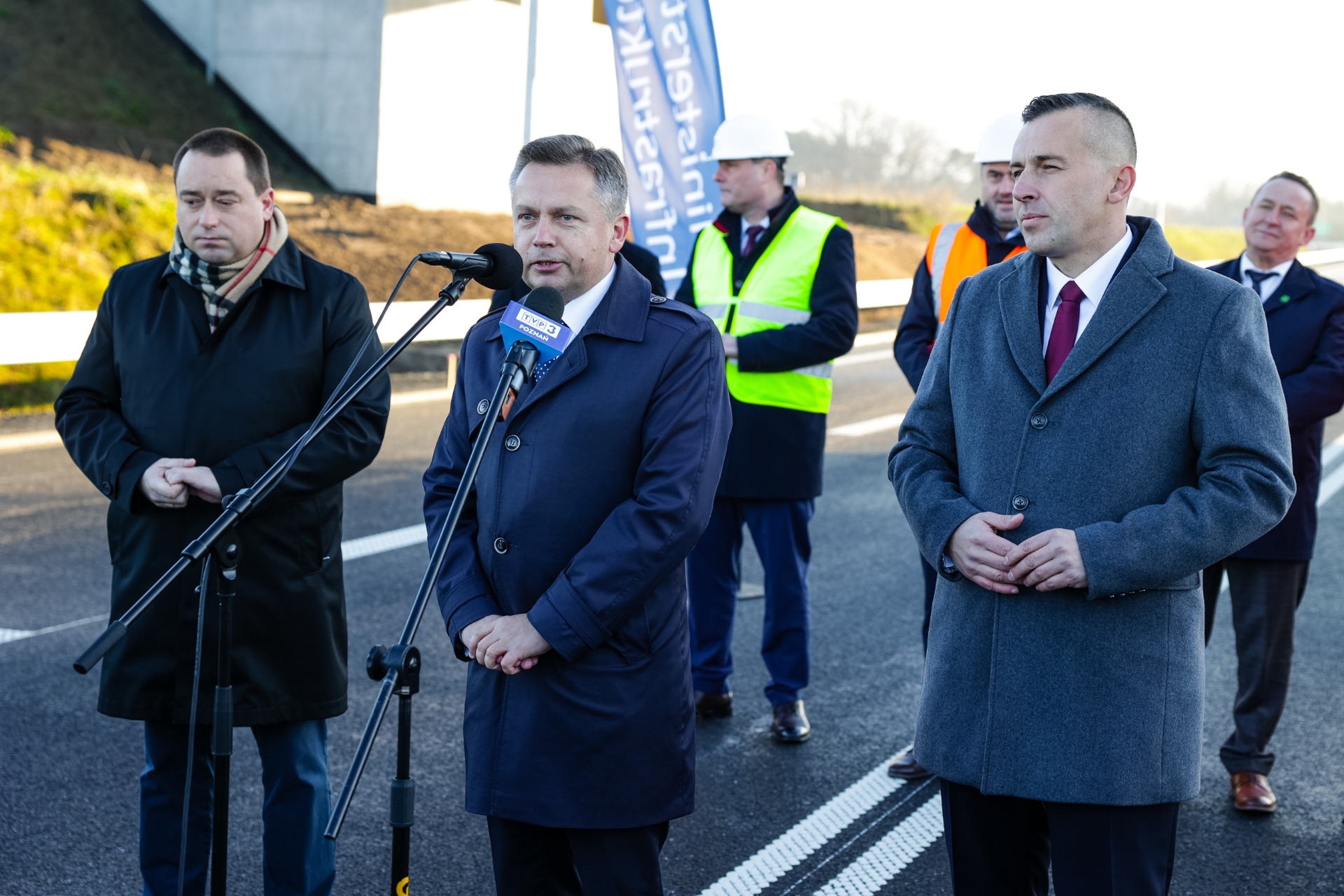 uczestnicy briefingu prasowego