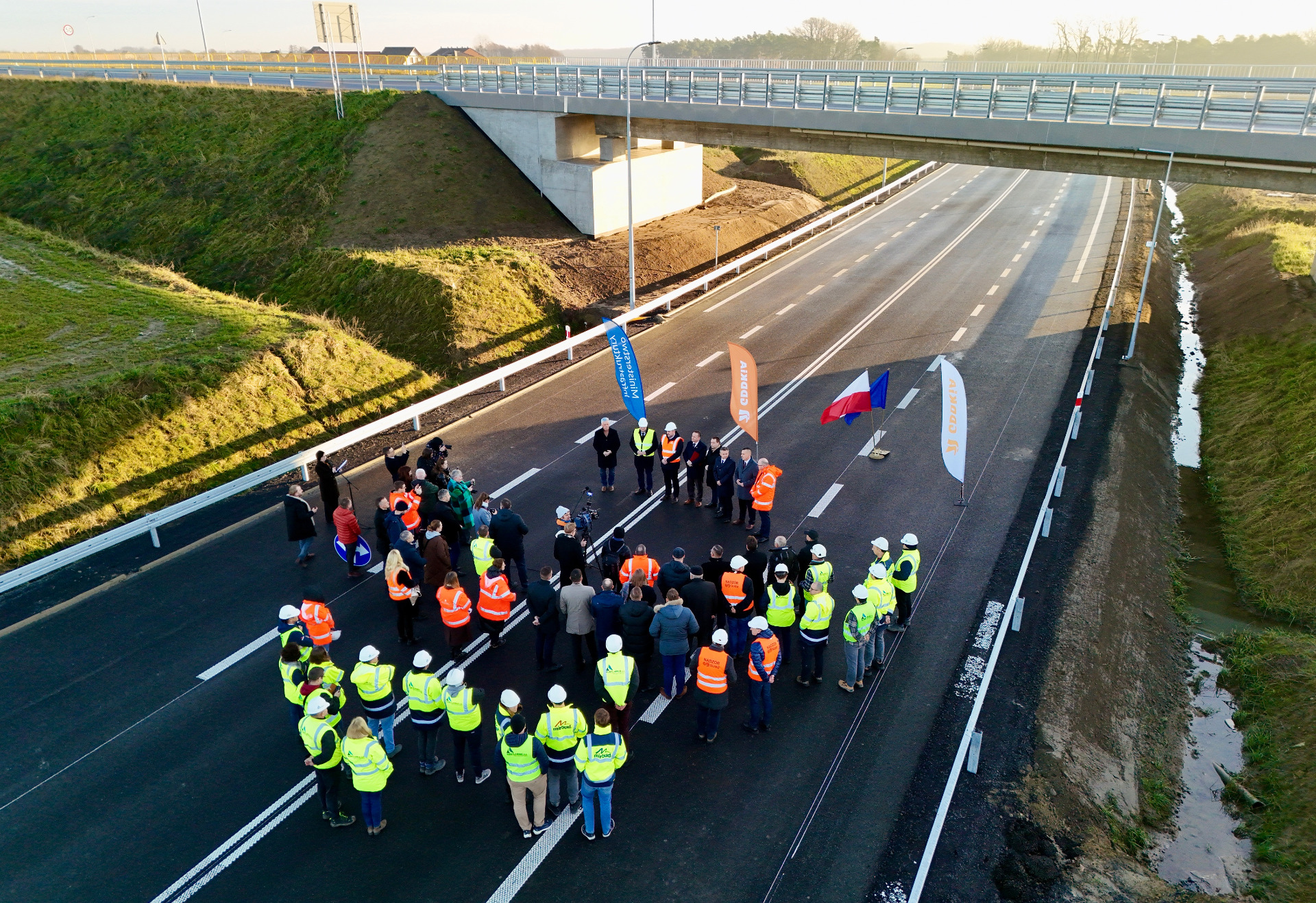 uczestnicy briefingu prasowego