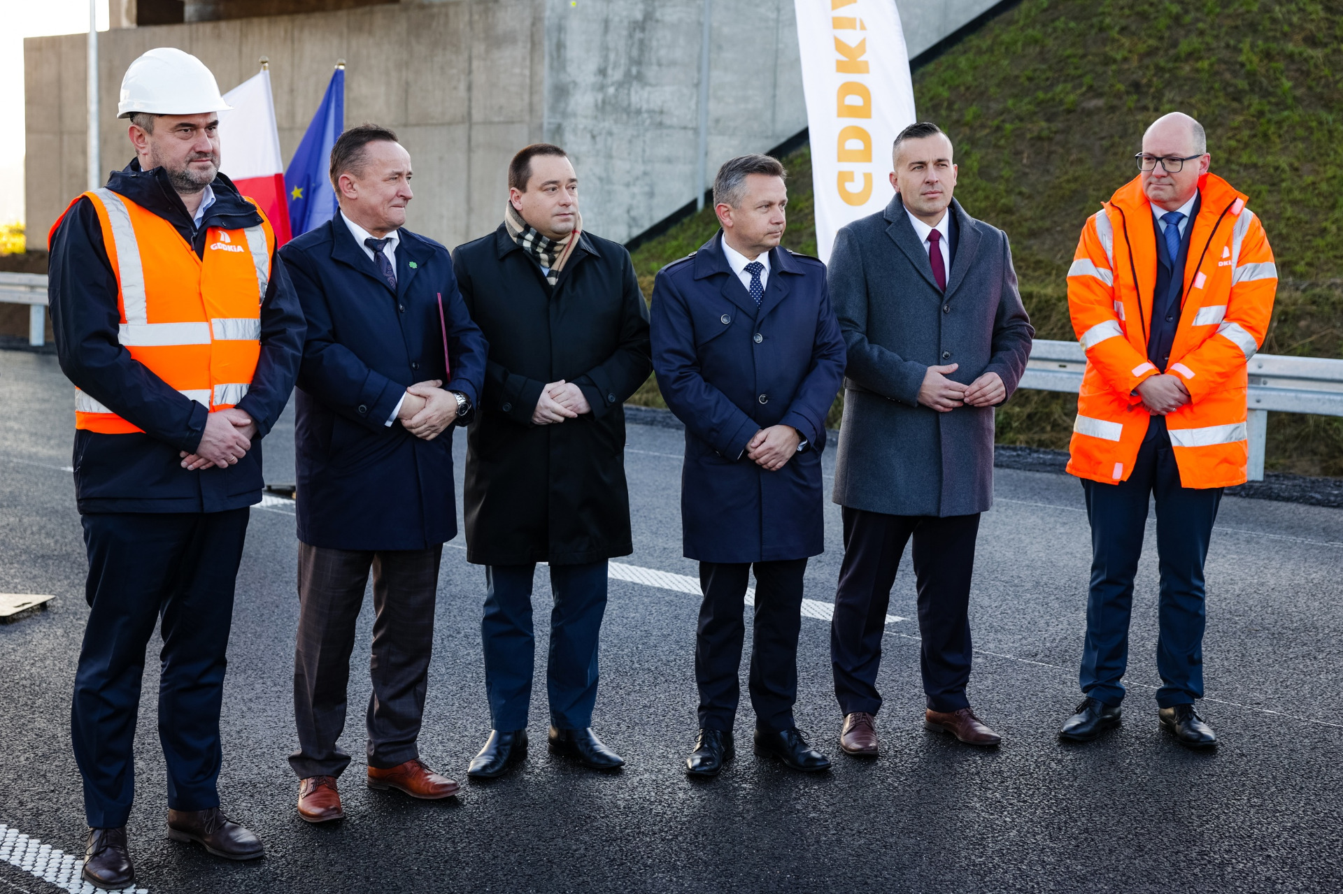 uczestnicy briefingu prasowego