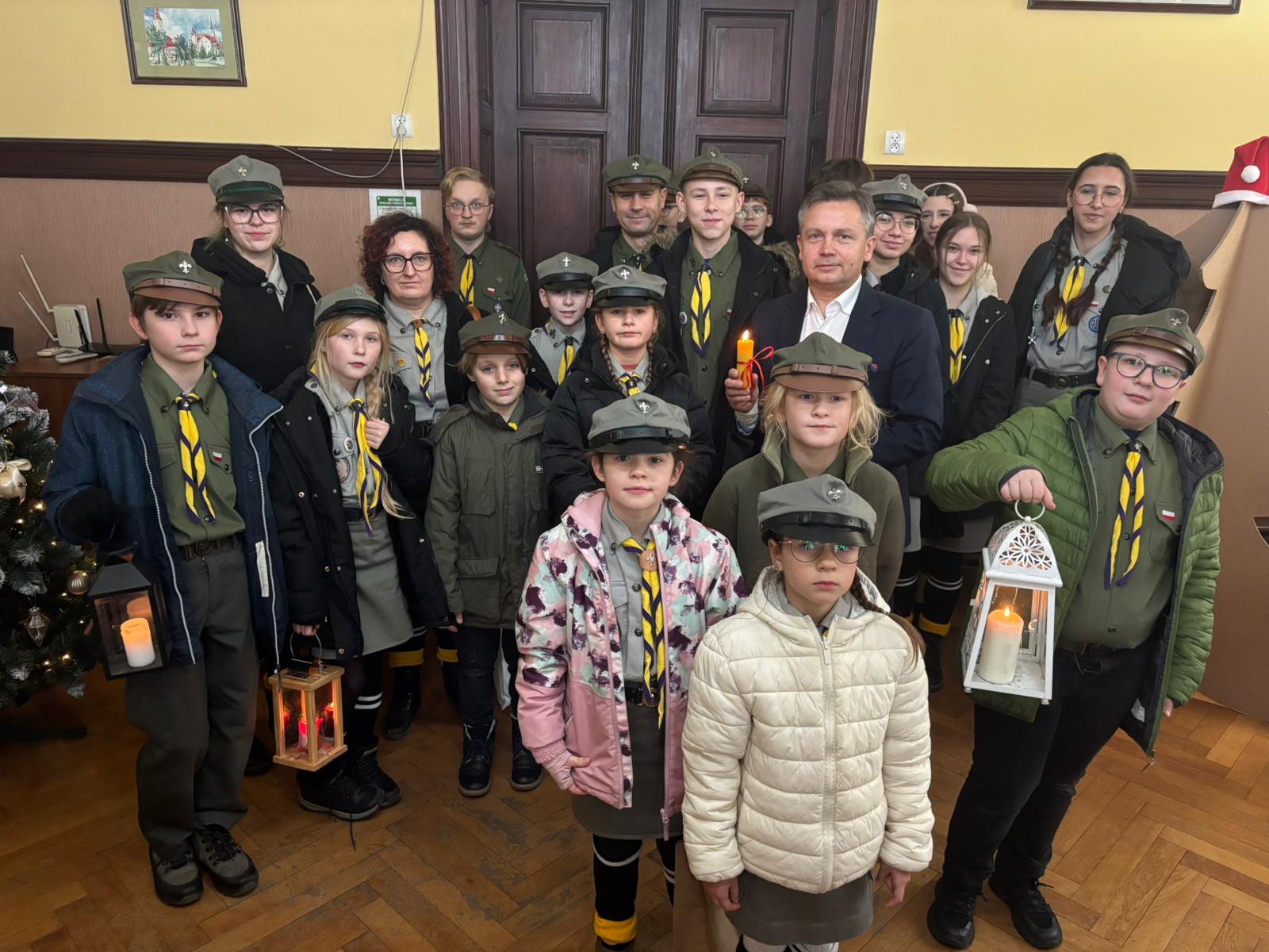 Zdjęcie przedstawia harcerzy