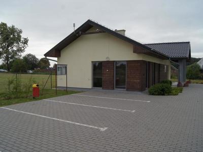 Świetlica Wiejska Płochocin (budynek od zewnątrz)