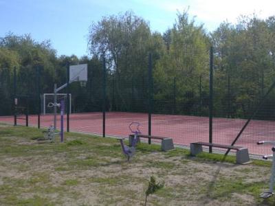 Bzowo, boisko