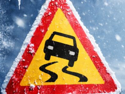 Zamarźnięty znak ostrzegający przed poślizgiem