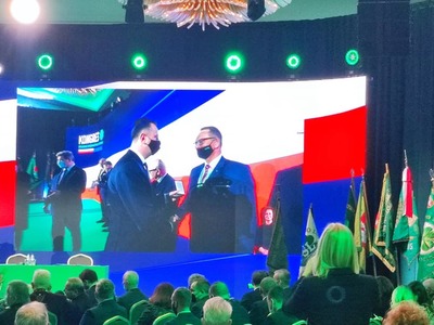 wręczenie medalu