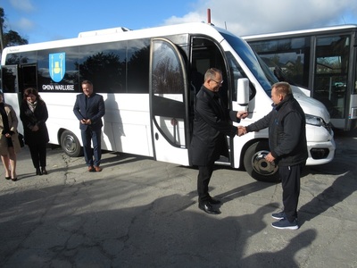 Przekazanie kluczyków do autobusu - 2
