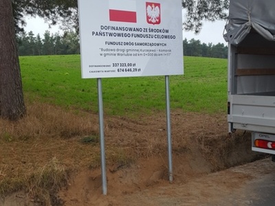 Budowa drogi gminnej Kurzejewo – Komorsk, zdjęcie tablicy 2