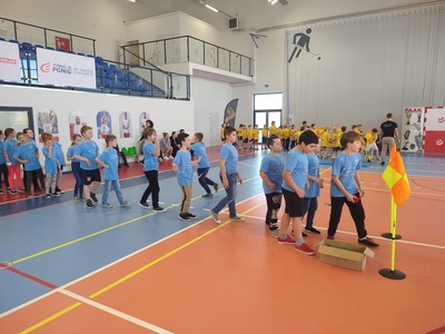 Zdjęcie z Ekoevent z Fundacją Aktywnego Rozwoju - dzieci uczestniczące w ekoevencie, konkurencja sportowa