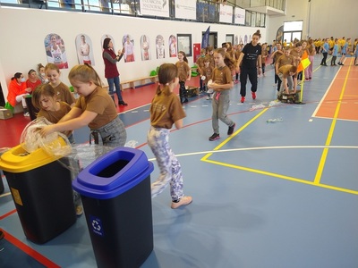 Zdjęcie z Ekoevent z Fundacją Aktywnego Rozwoju  - dzieci uczestniczące w ekoevencie, konkurencja sportowa