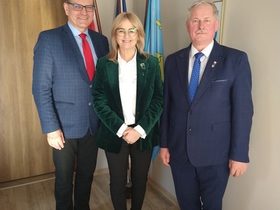 W dniu 15 marca 2022r. Wójt Eugeniusz Kłopotek oraz Burmistrz Czesław Woliński spotkali się z Marszałek Anetą Jędrzejewską - 2