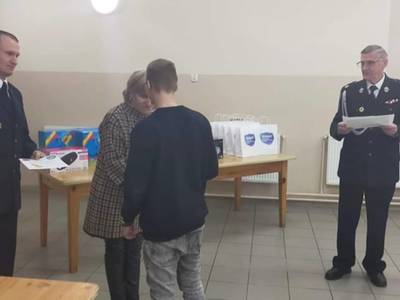 Eliminacje gminne Turnieju Wiedzy Pożarniczej „Młodzież zapobiega pożarom" - wręczanie dyplomów