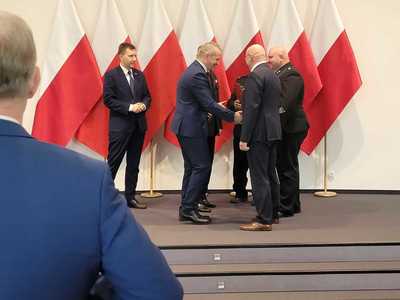 Zastępca Wójta Gminy Warlubie Pan Jerzy Lemańczyk wraz z Przedstawicielami Zarządu OSP Lipinki odebrali promesę na zakup pojazdu pożarniczego