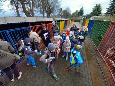 dzieci odwiedziły schronisko w Węgrowie