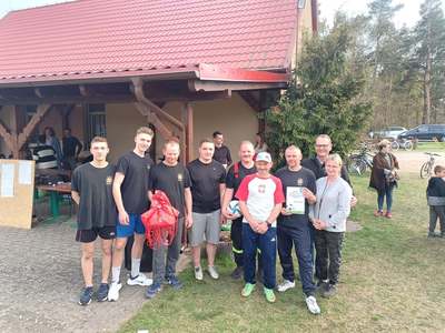 Turniej piłkarski w Kruszach,  wspólne zdjęcie uczestników imorezy