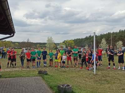 Turniej piłkarski w Kruszach, prezentacja drużyn