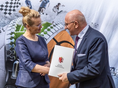 Uroczyste wręczenie umów. Gminę Warlubie reprezentował Zastępca Wójta Gminy Warlubie Jerzy Lemańczyk