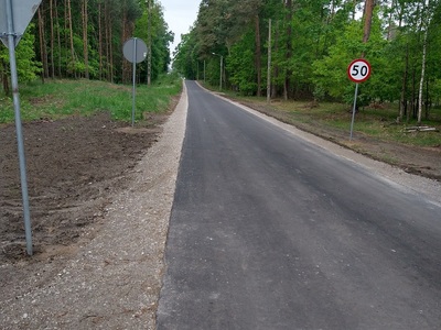 Otwarcie drogi gminnej w miejscowości Płochocin, zdjęcie drogi wraz z poboczem