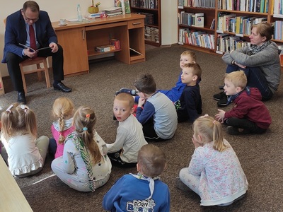 Wójt Gminy czyta Dzieciom