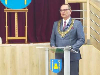 Wójt Gminy Warlubie podczas wygłaszania przemowy.