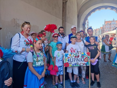 Święto Kociewia 2022, zdjęcie uczestników przebranych w stroje kociewskie