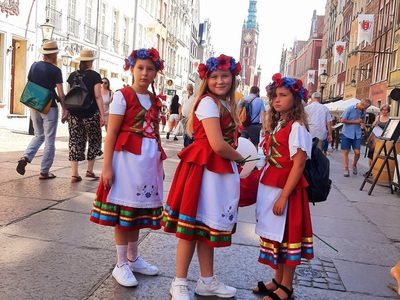 Święto Kociewia 2022, zdjęcie uczestników przebranych w stroje kociewskie