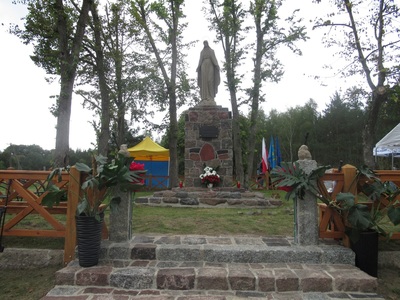 Zdjęcie nr.2 z uroczystości religijno-patriotycznej w Bąkowskim Młynie