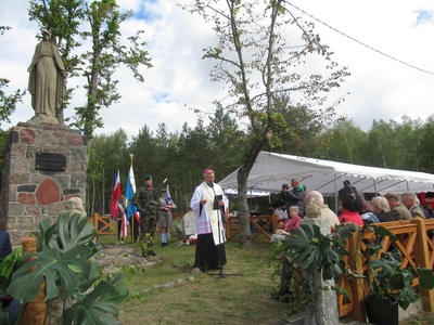 Zdjęcie nr.12 z uroczystości religijno-patriotycznej w Bąkowskim Młynie