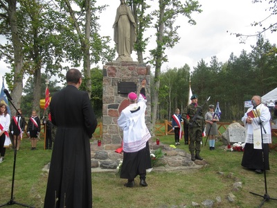 Zdjęcie nr.13 z uroczystości religijno-patriotycznej w Bąkowskim Młynie