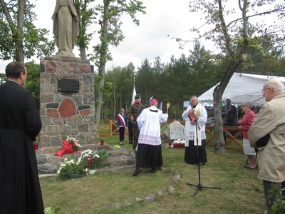 Zdjęcie nr.14 z uroczystości religijno-patriotycznej w Bąkowskim Młynie