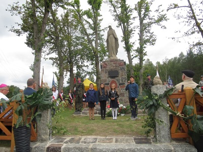 Zdjęcie nr.16 z uroczystości religijno-patriotycznej w Bąkowskim Młynie