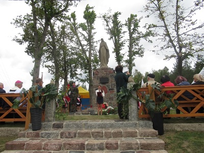 Zdjęcie nr.17 z uroczystości religijno-patriotycznej w Bąkowskim Młynie