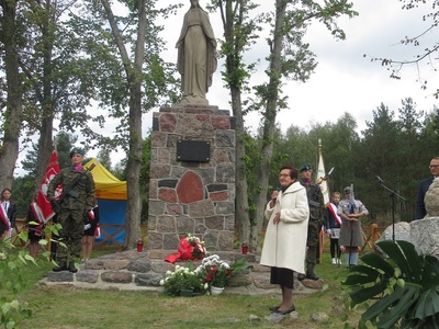 Zdjęcie nr.18 z uroczystości religijno-patriotycznej w Bąkowskim Młynie