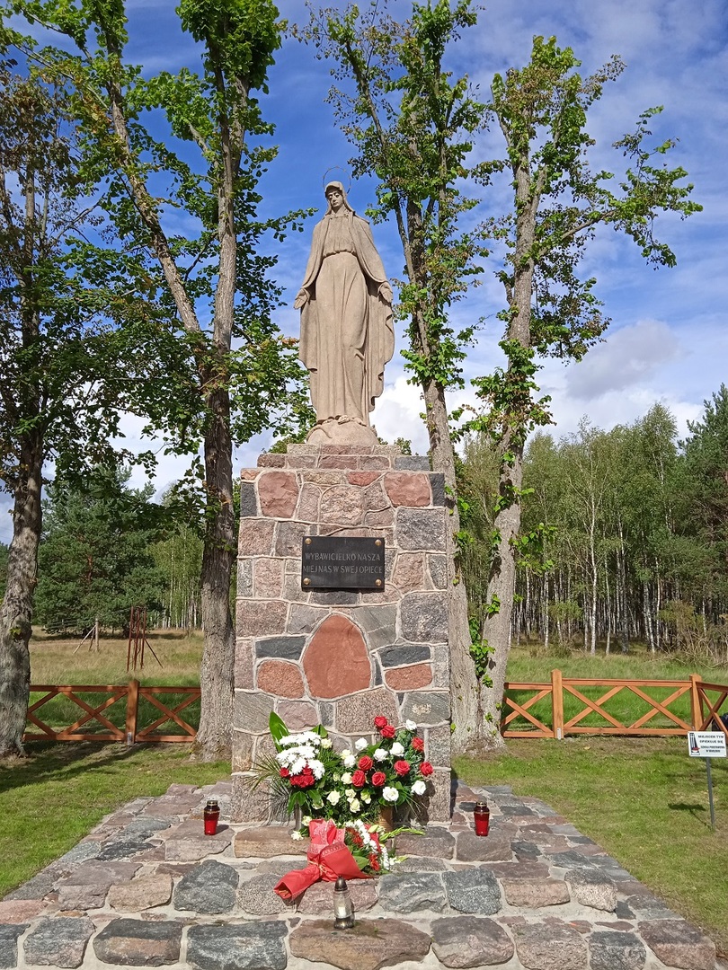 Zdjęcie nr.1 z uroczystości religijno-patriotycznej w Bąkowskim Młynie