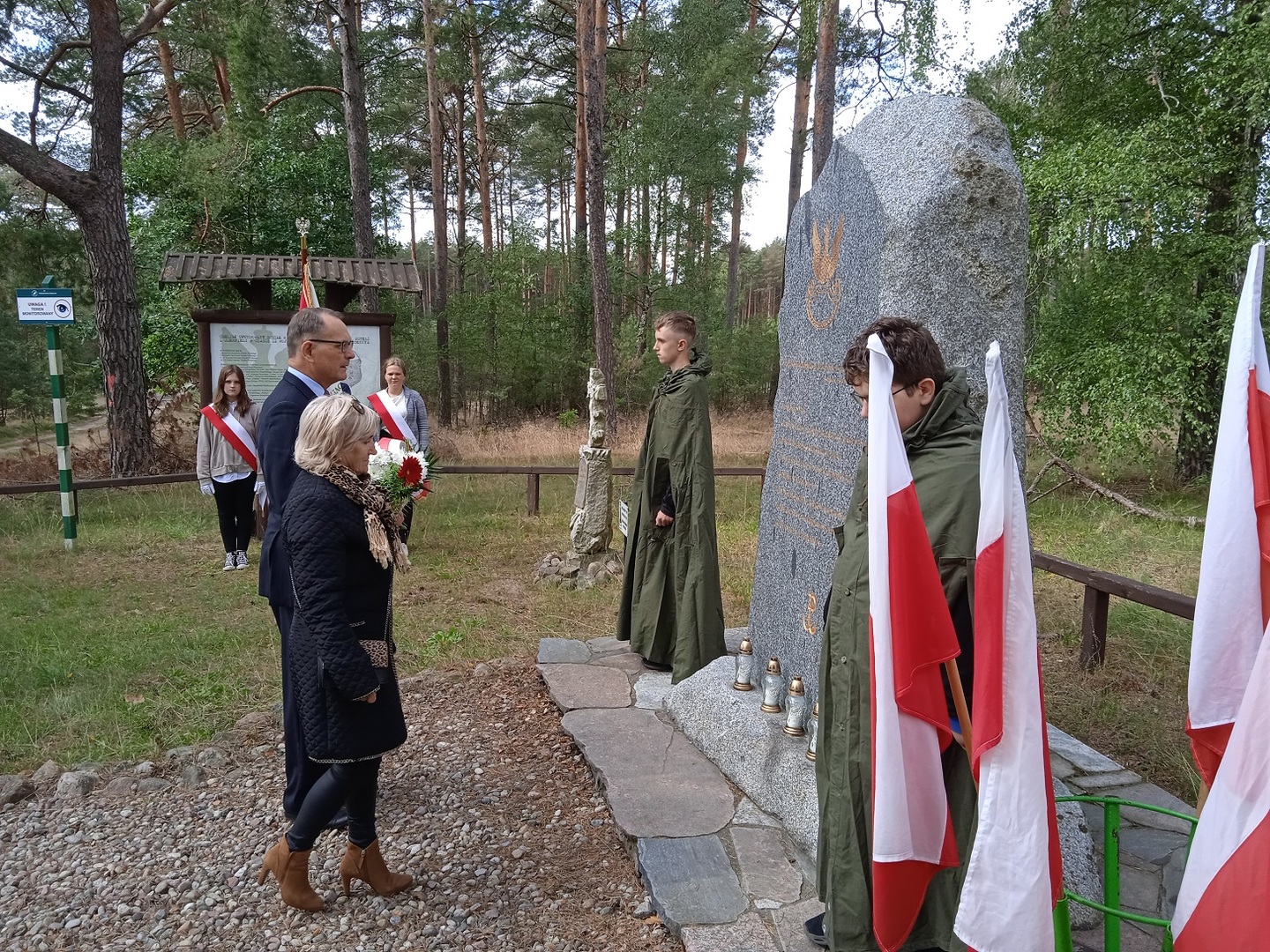 Spotkanie przy pomniku Niepodległości, zdjęcie 1