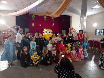 ferie zimowe, zdjęcie grupowe dzieci