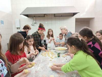 ferie zimowe, lepienie pierogów