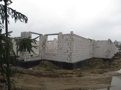 Budowa przedszkola - 24. tydzień, budowane ściany