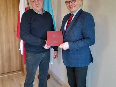 Umowa na budowę kolejnego boiska podpisana
