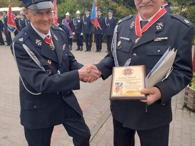 Jubileusz Jednostki OSP Lipinki, wręczenie dyplomu