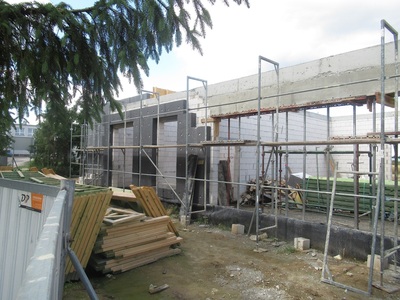 Budowa przedszkola - 39. tydzień, rusztowania