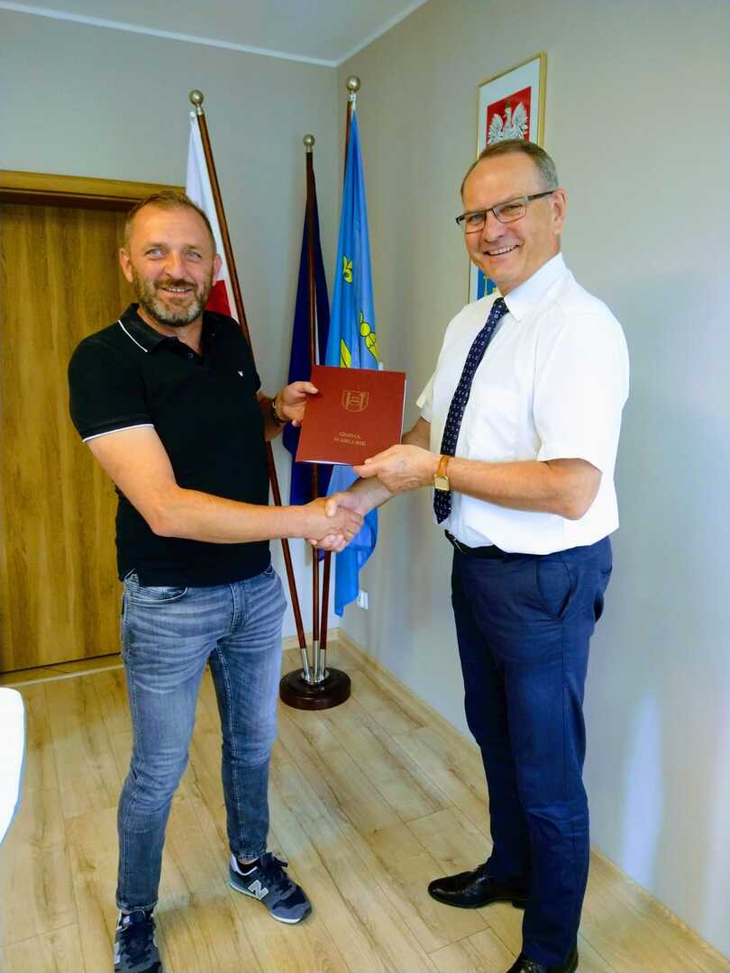 Podpisanie umowy - boisko i plac zabaw w Rulewie