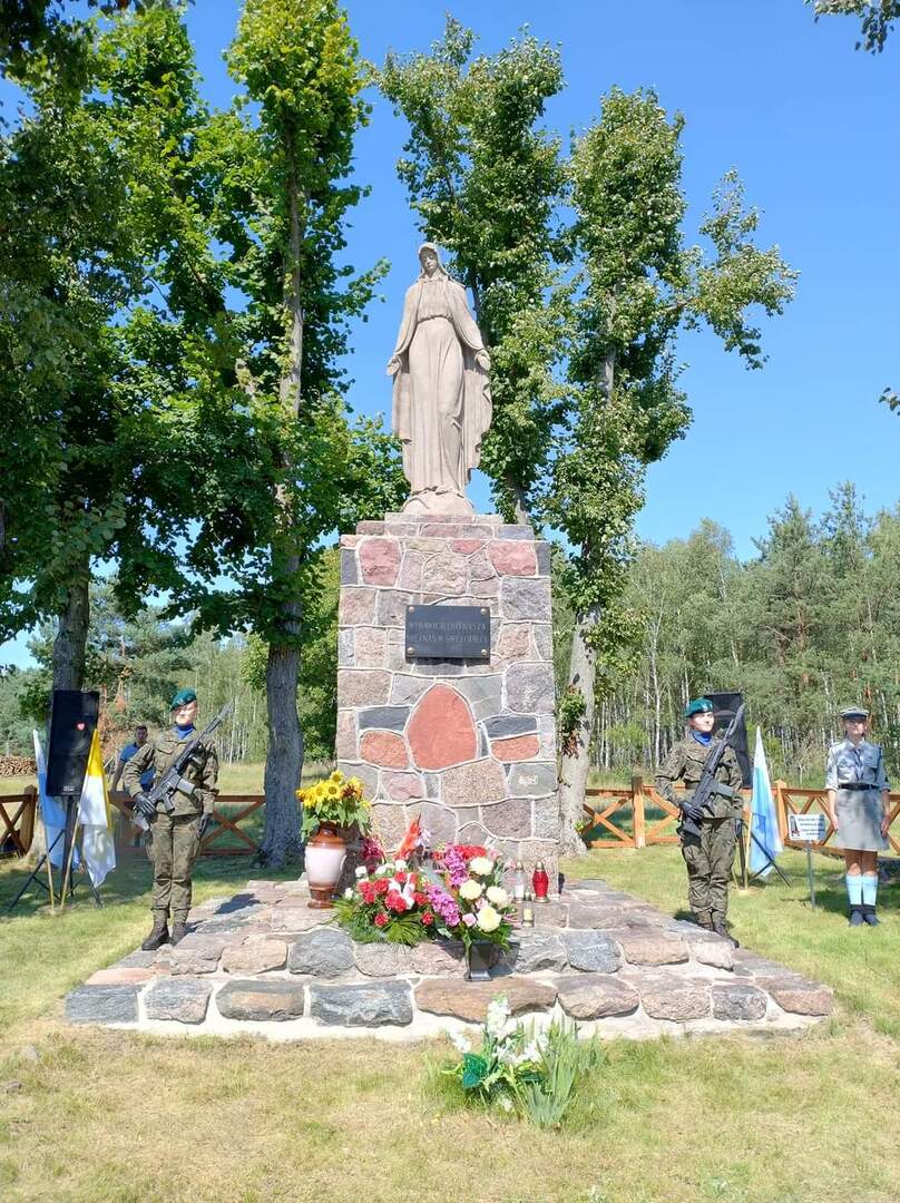 Uroczystość religijno-patriotyczna w Bąkowskim Młynie