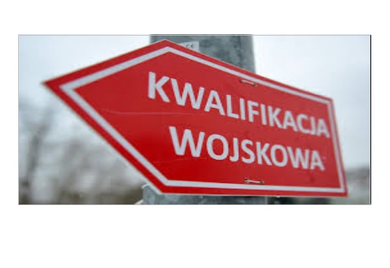 Czerwony znak drogowskazowy z napisem 'KWALIFIKACJA WOJSKOWA', wskazujący kierunek.
