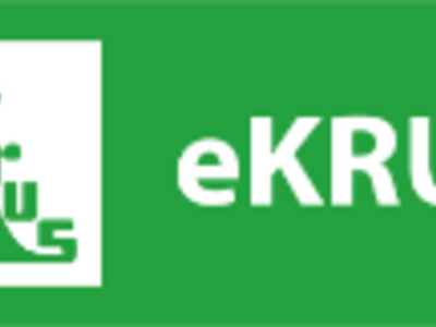 Logo Krus. Biały napis KRUS na zielonym tle