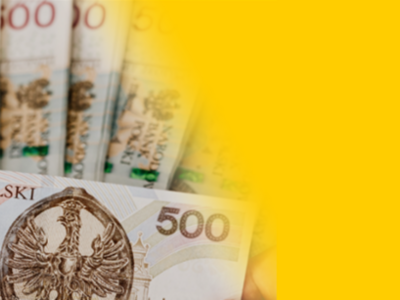 Zdjęcie kilku banknotów 500 złotych częściowo zakrytych żółtym gradientem po prawej stronie.