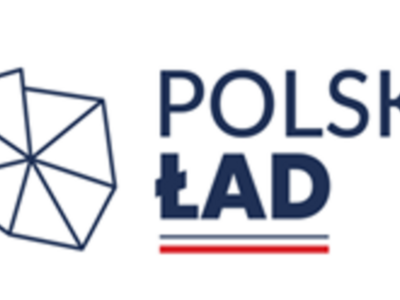 Logo programu „Polski Ład” – granatowy geometryczny znak graficzny z napisem i czerwoną linią u dołu.